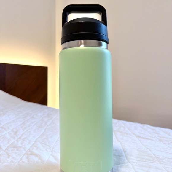 Yeti KEY LIME Rambler 26 oz Water Bottle with Chug Cap - Picture 2 of 2